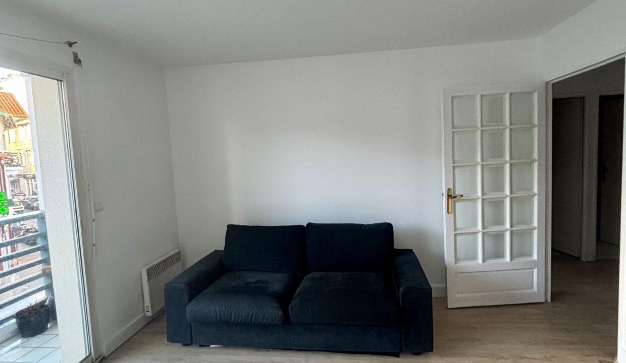 appartement T2 meublé hyper centre biarritz avec balcon cave et parking agence nomade immobilier