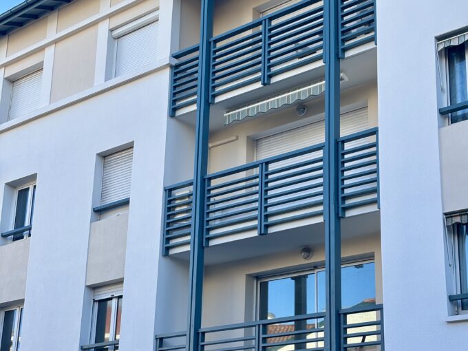 appartement T2 meublé hyper centre biarritz avec balcon cave et parking agence nomade immobilier